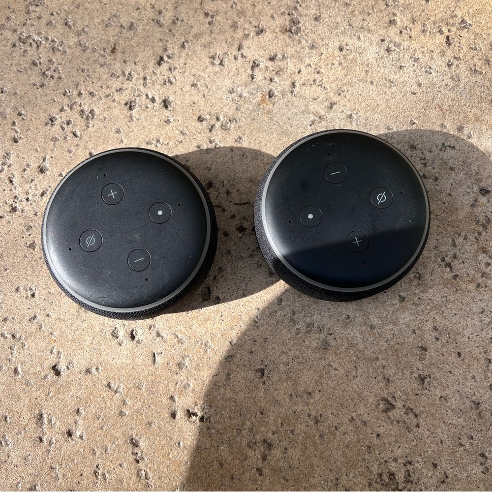 Two Amazon echo dots 3rd generation - Picture 2 of 7